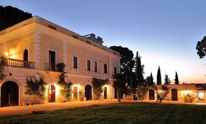 Canosa di Puglia Bed & Breakfast | Pet-Friendly Cefalicchio B&B with Pool & Restaurant Access