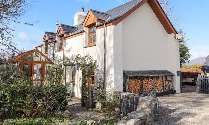 Rhyd-y-clafdy House | CEFN COCH, family friendly, character holiday cottage in Pwllheli
