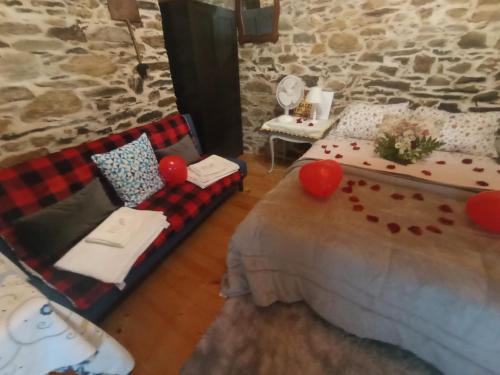 Gois Ski Chalet | Ceira Cottage: Pet-Friendly Retreat with Oceanfront Views