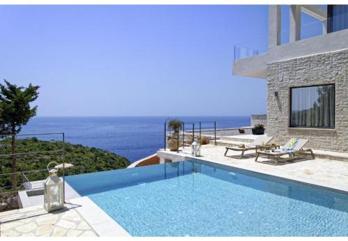 Mpogdanatika Villa | Discover the Celine Complex: Family-Friendly with Pool Fun