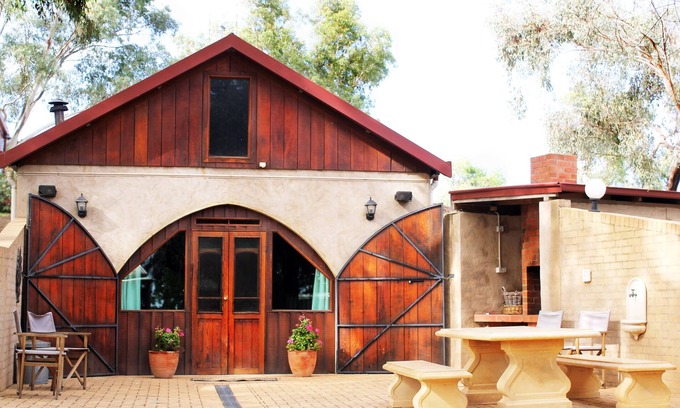 Dubbo Hotel | Exceptional Cellar Guesthouse - Family-Friendly Stays in Dubbo