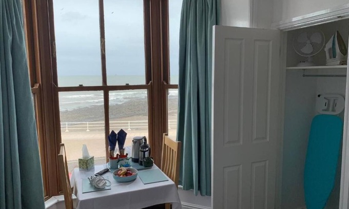 Aberystwyth House | Cozy Celtic Bay Guest House with Family-Friendly Amenities