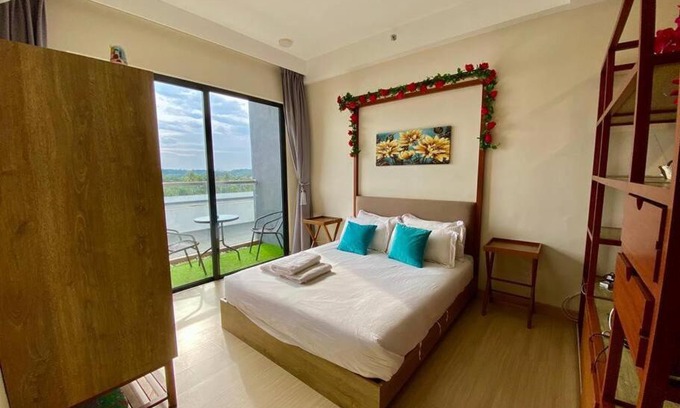 Kuantan Apartment | Oceanfront Cemara Rose Suite at Timur Bay Residence
