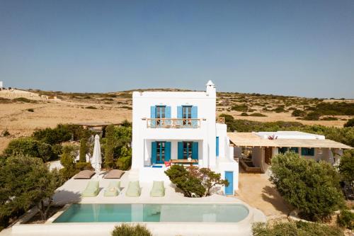 Koufonisia Villa | Discover Cemilion: Oceanfront Retreat with Top Amenities