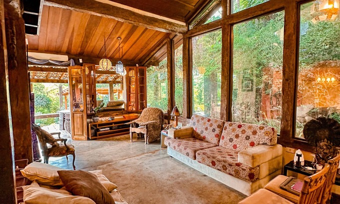 Carapicuiba House | Exquisite Retreat Surrounded by Nature with Breakfast Included