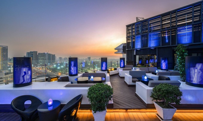Chatuchak Hotel | Elegant Centara Grand at Central Plaza Bangkok with Pool & Spa