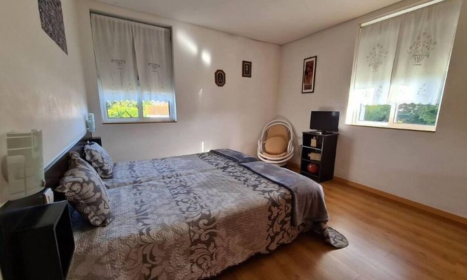 Oliveira do Bairro House | Family-Friendly Centenária: Double Apartment 201 Awaits