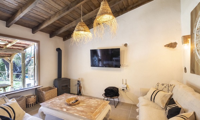 La Orotava House | Centennial Pine 8: Oceanfront Retreat with Wifi & BBQ