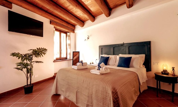 Sirolo Apartment | Convenient Hotel with Parking, WiFi & Family-Friendly Amenities