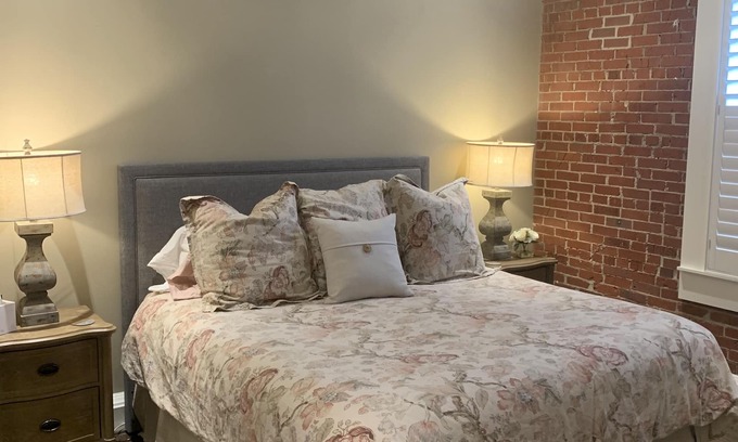 Greenville Downtown Condo | Downtown Retreat: Upscale 1Br with Patio & Private Entry