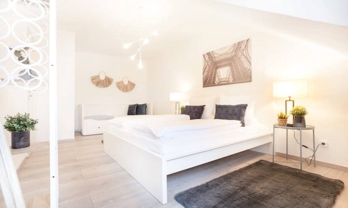 Nordviertel Apartment | Modern CenterApartment: Kitchen, SmartTV & Spa Amenities