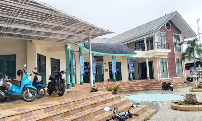 Thong Sala Hotel | Discover Centerpoint Ko Phangan: Pet-Friendly Getaway