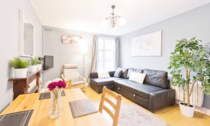City Centre Dublin Apartment | Convenient 1-Bed Apartment with TV & Fast WiFi Access