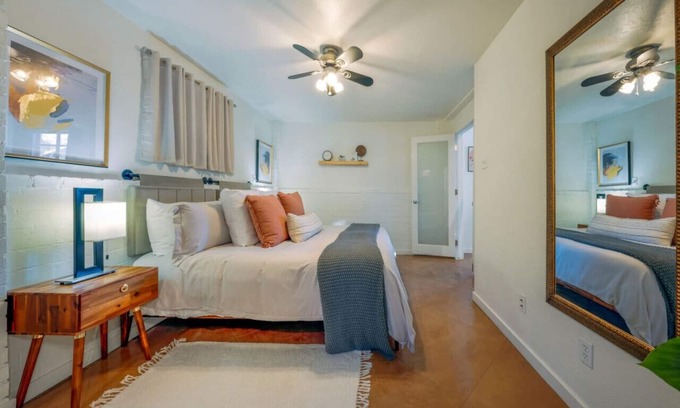 Blenman-Elm Apartment | Cozy Central Guesthouse with Spa and Family-Friendly Amenities