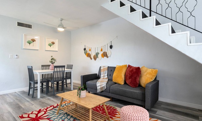 Virginia Gardens Apartment | Convenient 1B Apartment Near Airport with Pool & Spa