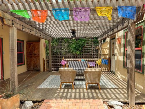 Alta Vista Apartment | Perfect SA Couples Getaway with Full Kitchen & Patio