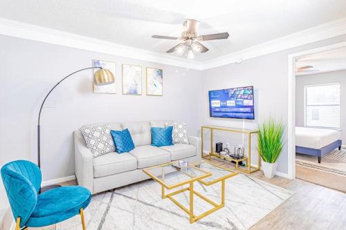 Brentwood Apartment | Convenient 1BR King Suites Near Downtown & Domain