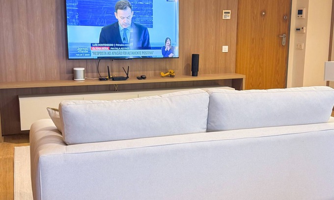 Luanda Apartment | Central 1BR - Twin to King Bed, Fast Wi-Fi + 65" Smart TV