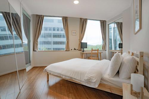 Canberra City Centre Apartment | Convenient 2-Bedroom Retreat with Gym and Secure Parking