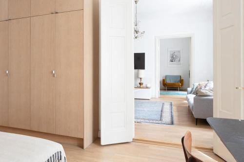 Kluuvi Apartment | Central 2 Bedroom 2 Full Bathroom Executive Suite
