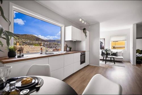 Arstad Apartment | Central 2 story modern apartment