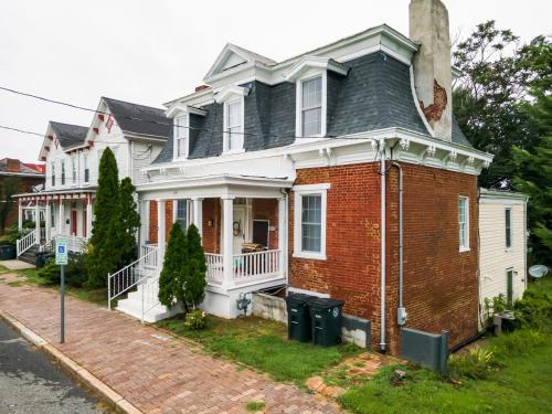 Lynchburg House | Central 4BR Historic Gem Near Colleges