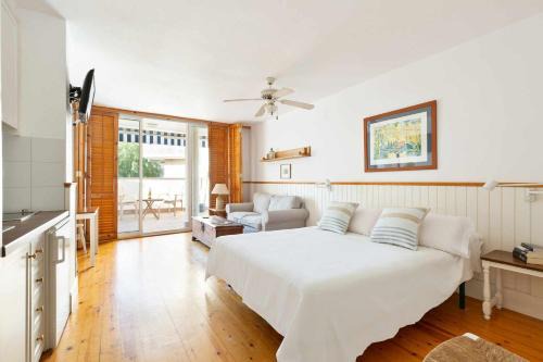 Sitges Town Center Apartment | Ideal Location: 10 Minutes from the Beach, 4-Star Rating