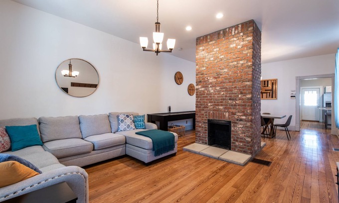 Clifton House | Central Retreat: Guest Rated 9.8 with Family-Friendly Amenities