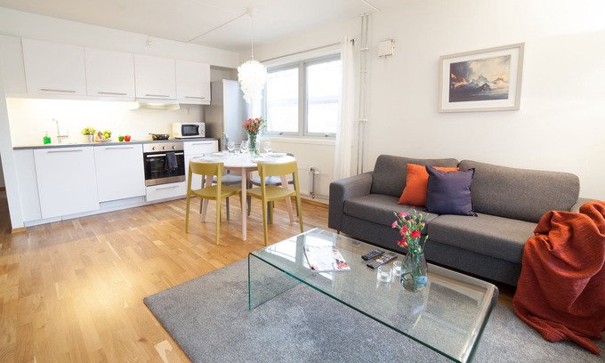 Gronland Apartment | Modern Central Apartment with Pool and Family-Friendly Perks
