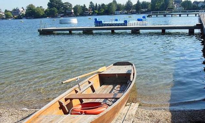 Kaisermuhlen Apartment | Beachfront Retreat with Pool & Family-Friendly Amenities