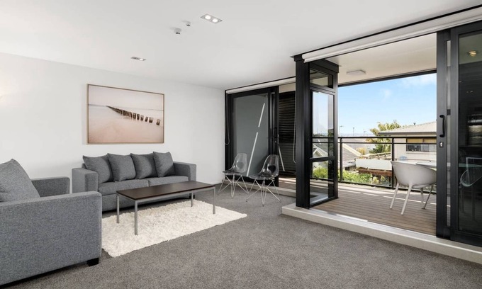 Mount Maunganui Apartment | Modern Apartment with Pool, Spa & Ocean View Amenities