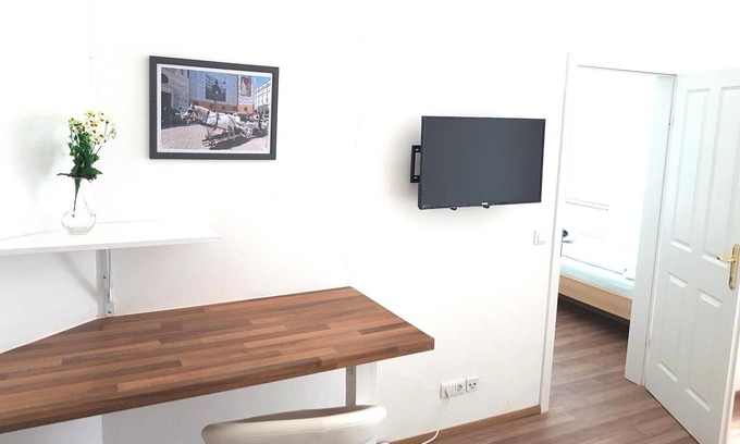 Roßau Apartment | Central Apartment Near Metro with Pet-Friendly Amenities