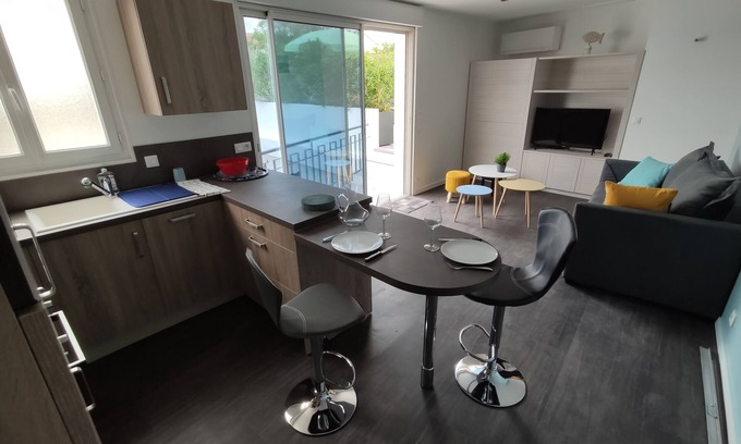 La Tremblade Apartment | Exceptional Central Apartment with Furnished Terrace