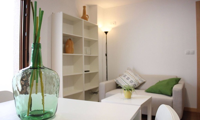 O Grove Apartment | Prime Central Apartment in O Grove with Oceanfront Views