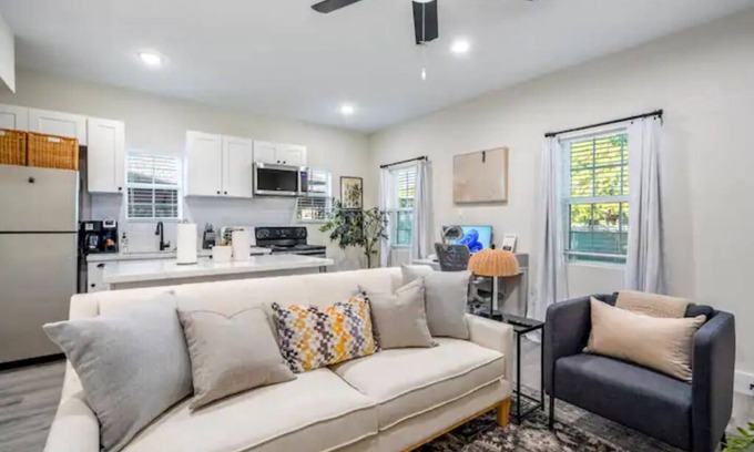 Greater East End Apartment | Modern Central Apartment with Office & Fast Wi-Fi Near Stadium