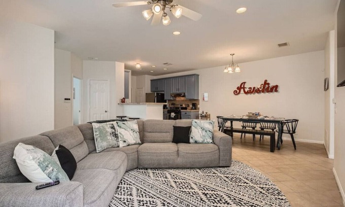 North Loop House | Stylish Central Austin Townhome Minutes from FC Stadium
