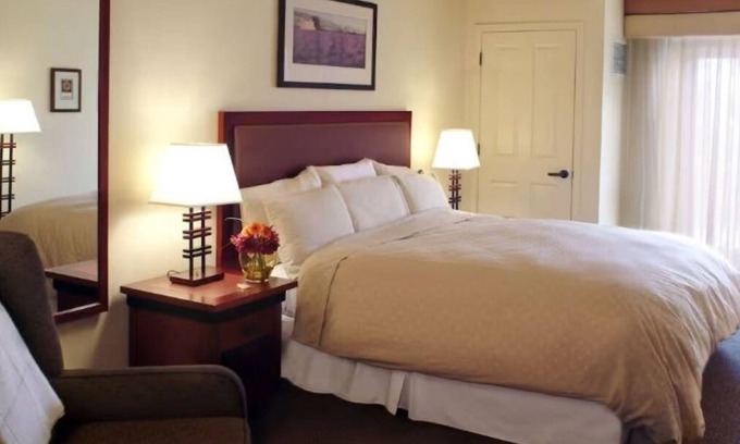 Pleasanton Hotel | Central Bay Area Retreat Minutes from Wine Country | Room w/Kitchen