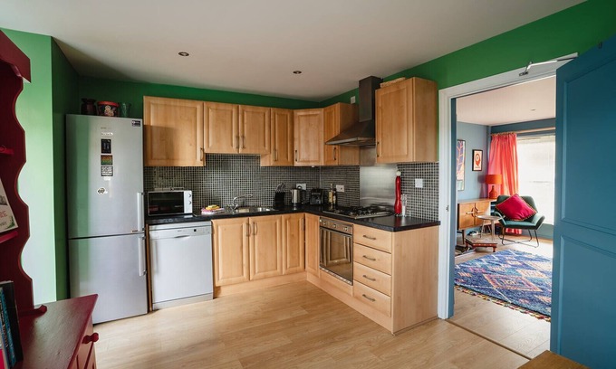 Belfast Apartment | Guest Rated: Central Belfast Apartments with Family Amenities