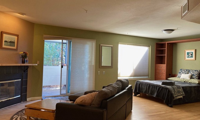 Old North Boulder Apartment | Quiet Central Boulder Studio Condo with Pool and Hot Tub