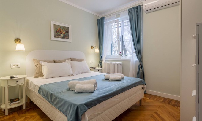 Bucharest City-Centre Apartment | Perfectly Located Modern One Bedroom Apartment with Spa