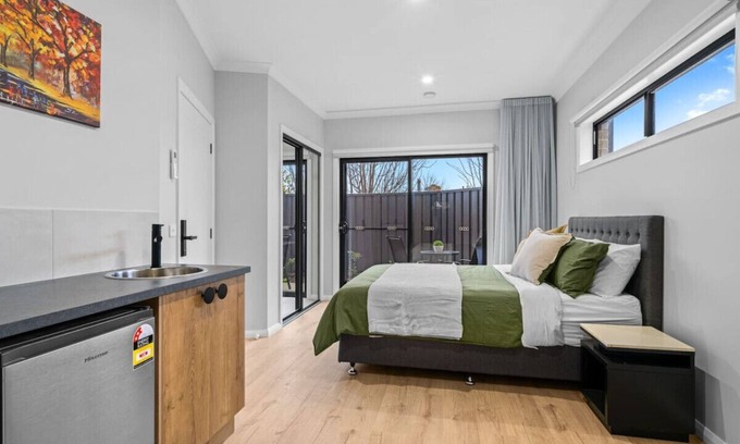Beechworth Apartment | Central brand new studio