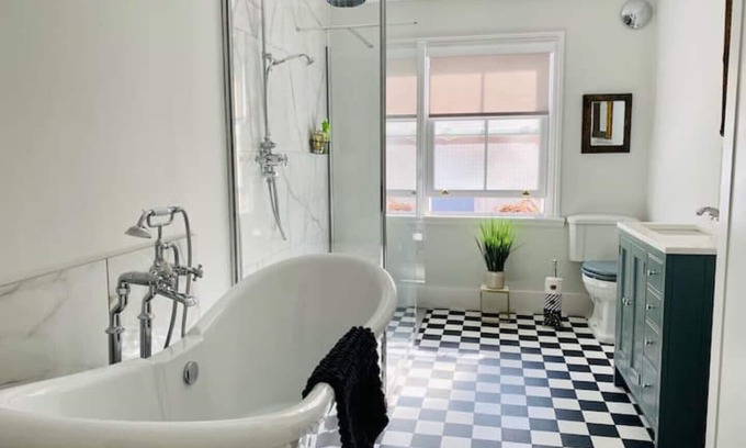 Brighton House | Central Brighton Townhouse with Garden, Parking & Fast Wifi