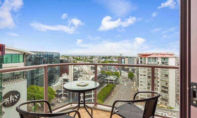 Auckland Central Business District Apartment | Central CBD Apt | Balcony & Parking | Zodiak Stays