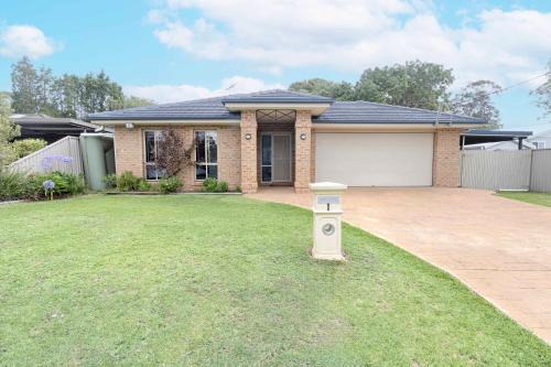 Buff Point House | Welcoming Central Coast Guest House: Pet and Child Friendly