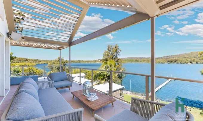 East Gosford House | Tranquil Retreat at Central Coast Moon Lake Resort