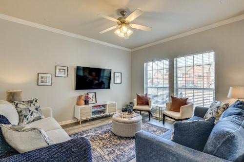 College Station House | Inviting College Station Townhome with Community Pool Access