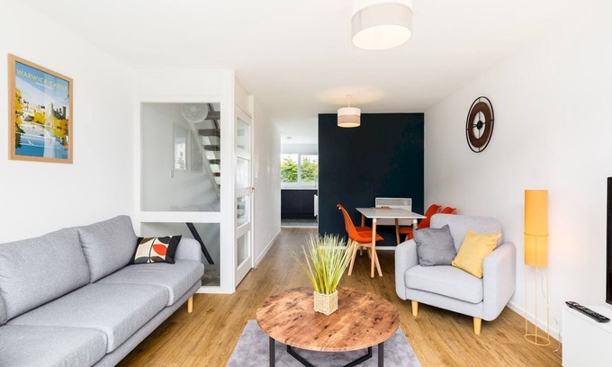 Warwick House | Central & Comfortable 2Bedroom Property, Warwick|Pass the Keys