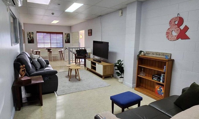 Cooktown Apartment | Comfortable Central Holiday Unit - Pet & Child Friendly