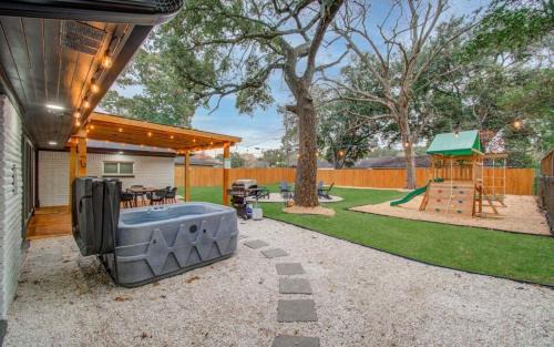 Houston House | Experience Modern Luxury in the Heart of Houston