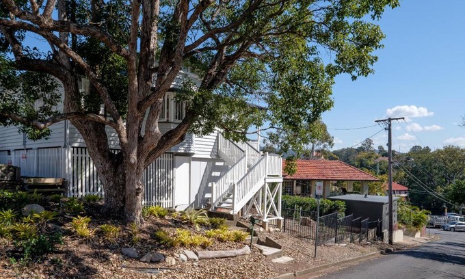 Toowong House | Pet-Friendly Retreat at Central Cottage: Rated 9/10!